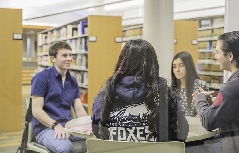 FVTC students in library