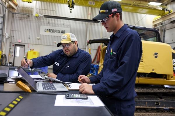 two diesel students working in lab