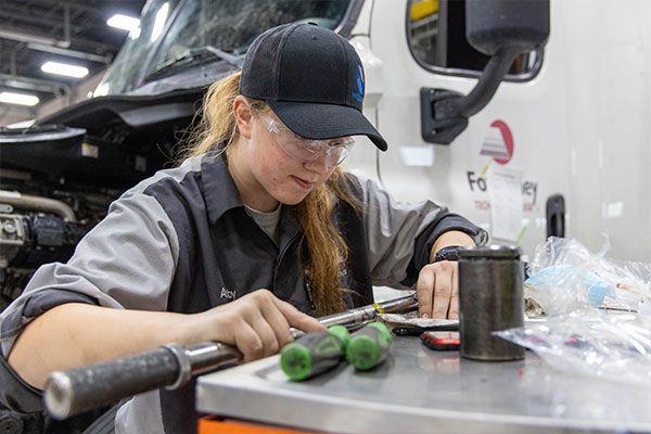 Fox Valley Tech student working in a lab