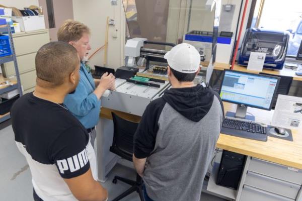 students working in an electronic lab