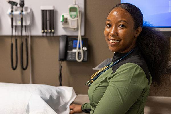 medical assistant training in a lab